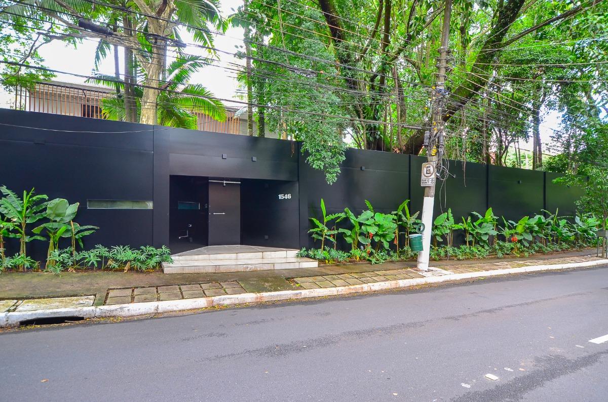 Casa em Condomínio —