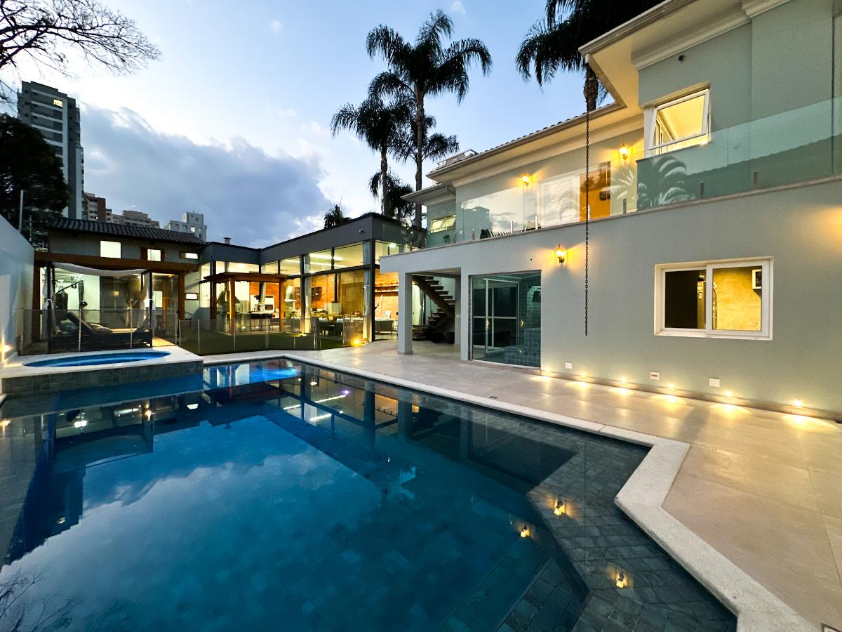 Casa em Condomínio —